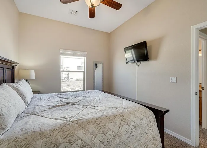 Holiday home Private Pool & Hot Tub: Havasu Gem! *