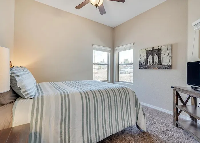 Private Pool & Hot Tub: Havasu Gem!