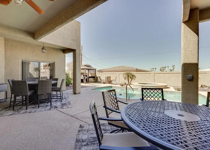 Private Pool & Hot Tub: Havasu Gem! Holiday home *