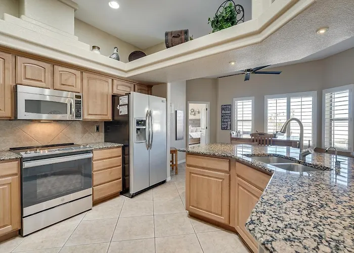 Private Pool & Hot Tub: Havasu Gem!