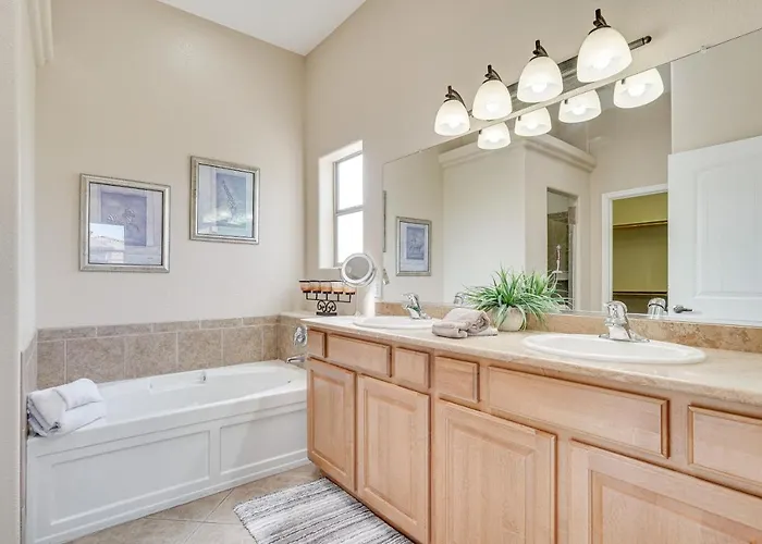 Private Pool & Hot Tub: Havasu Gem! Holiday home