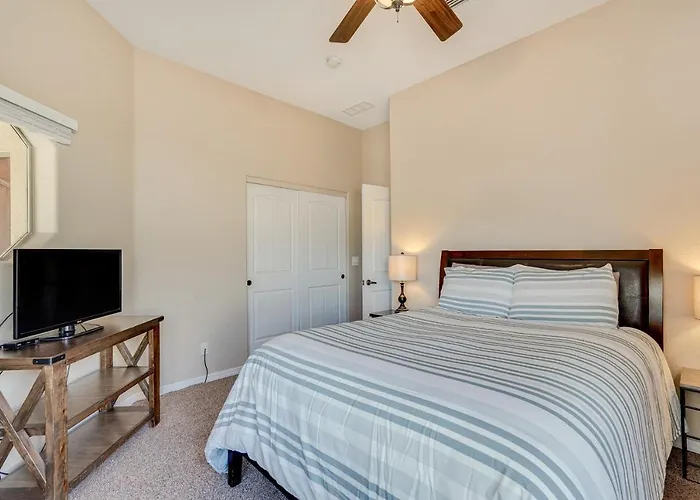 Holiday home Private Pool & Hot Tub: Havasu Gem! Lake Havasu City