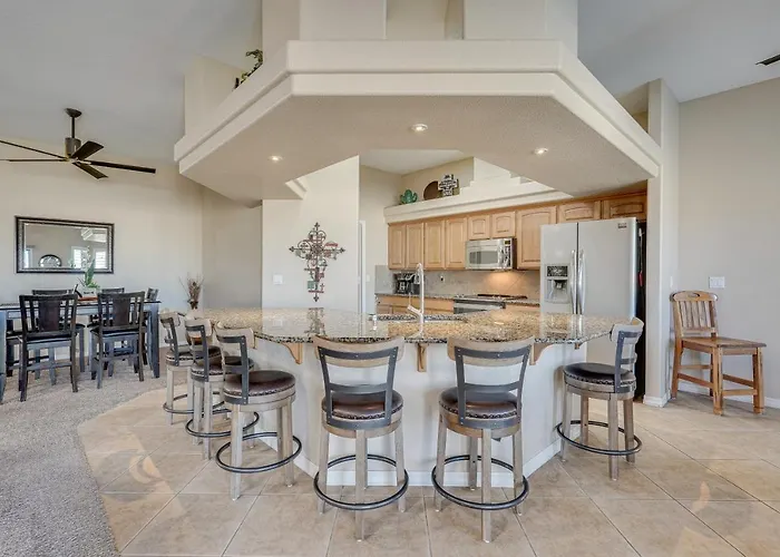 Private Pool & Hot Tub: Havasu Gem! Holiday home *