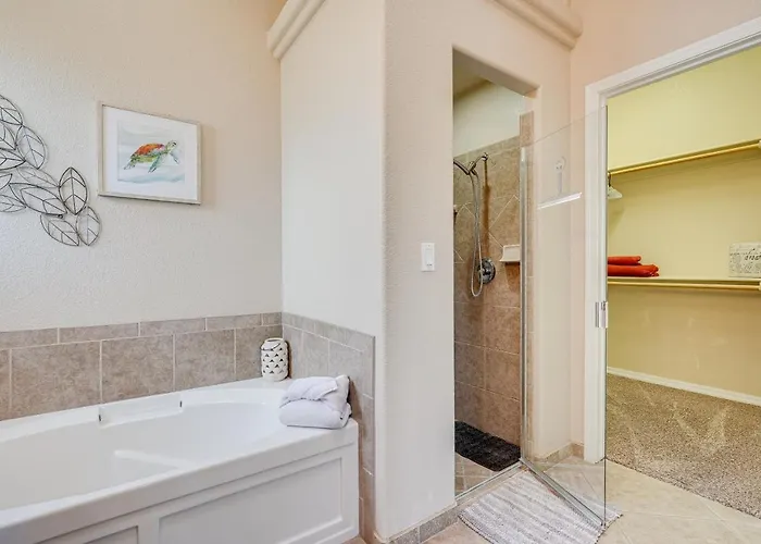 Private Pool & Hot Tub: Havasu Gem! Holiday home *